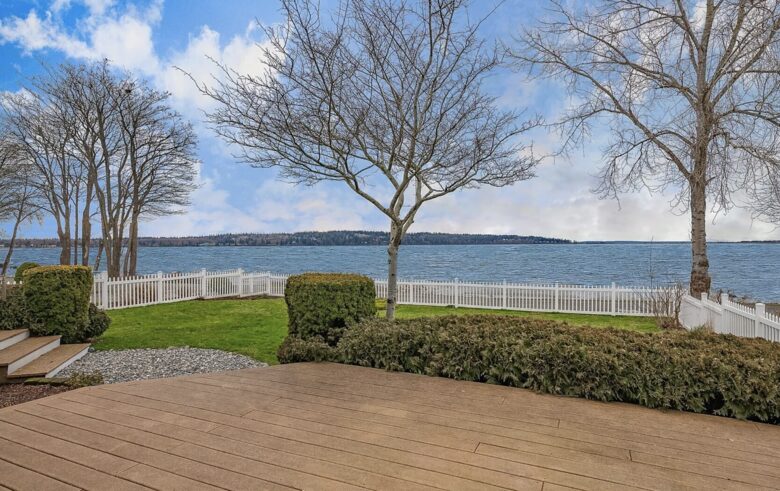 Waterfront Bluff Home with Expansive Bay Outlooks - Blaine, Washington