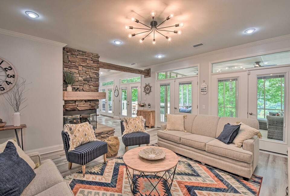 Five-Bedroom Lake Hartwell Escape with Dock, Kayaks & Views - Seneca, South Carolina