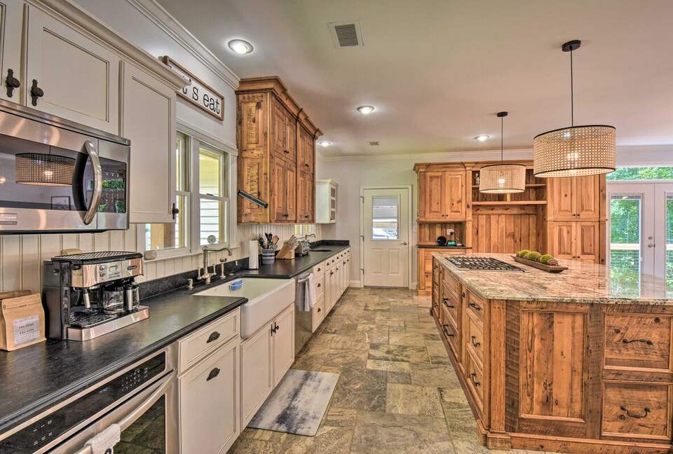 Five-Bedroom Lake Hartwell Escape with Dock, Kayaks & Views - Seneca, South Carolina