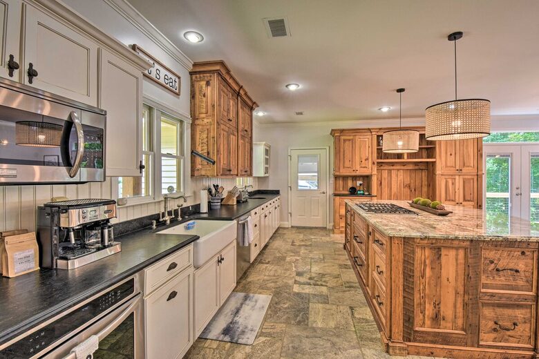 Five-Bedroom Lake Hartwell Escape with Dock, Kayaks & Views - Seneca, South Carolina