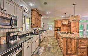 Five-Bedroom Lake Hartwell Escape with Dock, Kayaks & Views - Seneca, South Carolina