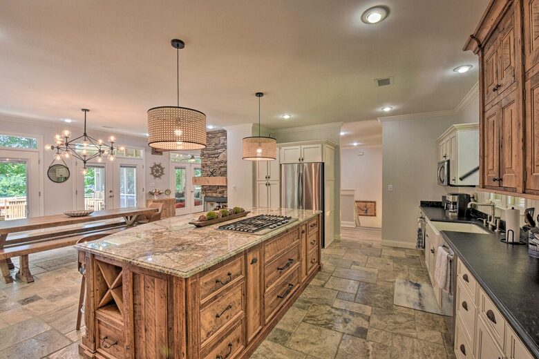 Five-Bedroom Lake Hartwell Escape with Dock, Kayaks & Views - Seneca, South Carolina