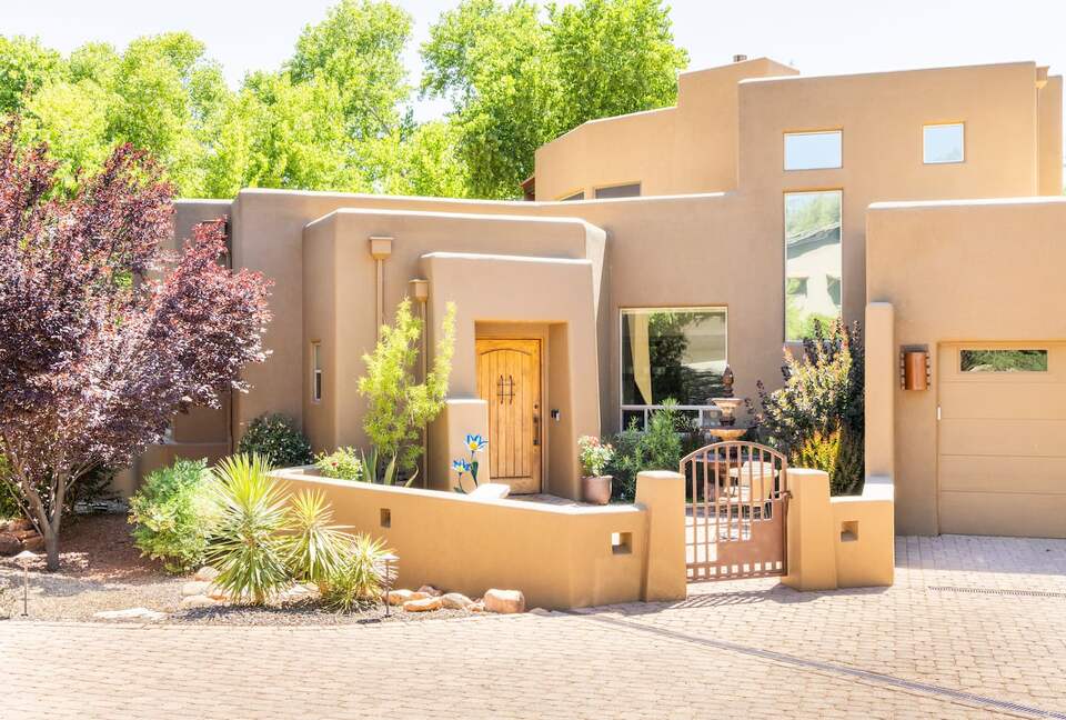 Elevated Red Rock Retreat with Trail Access - Sedona, Arizona