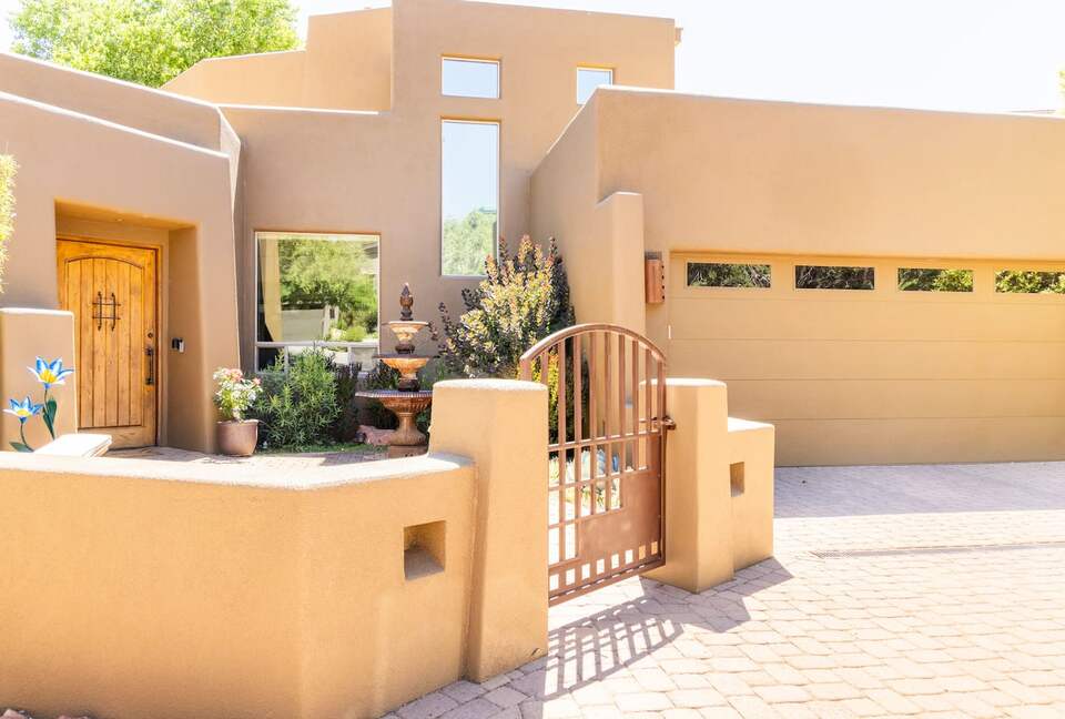 Elevated Red Rock Retreat with Trail Access - Sedona, Arizona