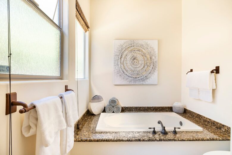 Elevated Red Rock Retreat with Trail Access - Sedona, Arizona