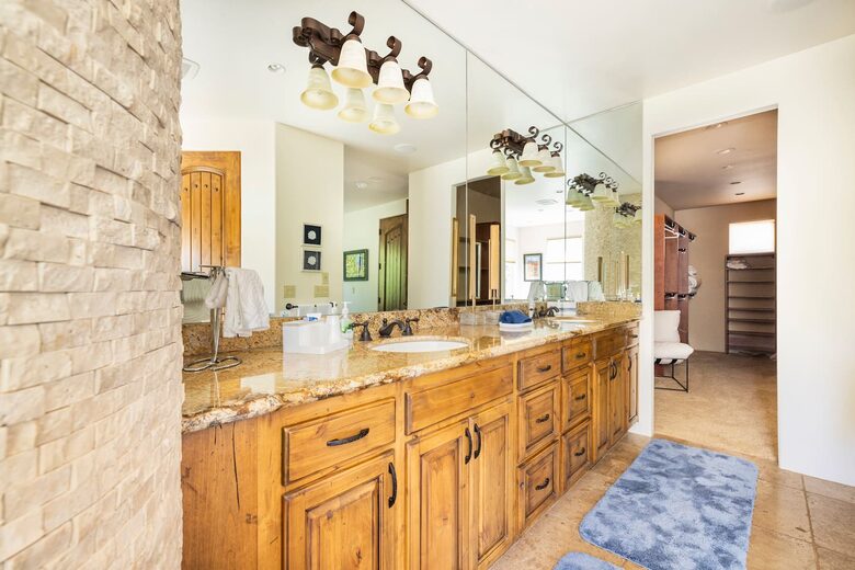 Elevated Red Rock Retreat with Trail Access - Sedona, Arizona