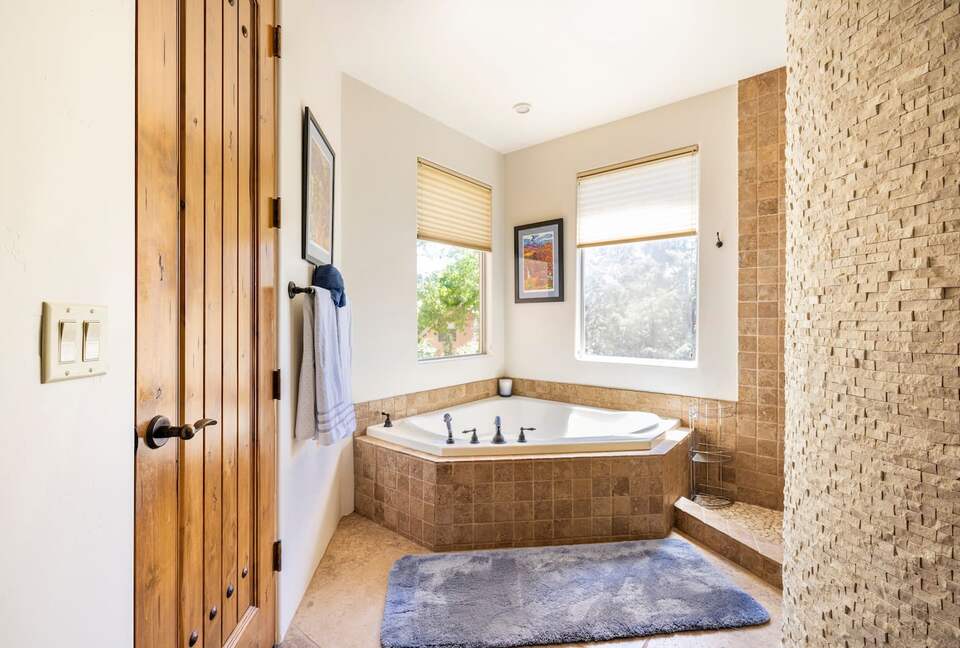 Elevated Red Rock Retreat with Trail Access - Sedona, Arizona