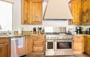 Elevated Red Rock Retreat with Trail Access - Sedona, Arizona