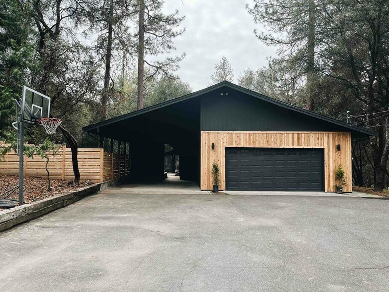 Modern Family Friendly Pine Mountain Lake Cabin | 30 miles from Yosemite - Groveland, California