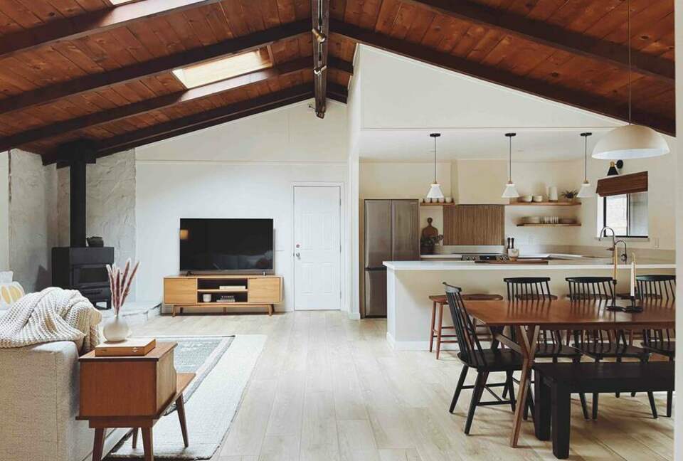 Modern Family Friendly Pine Mountain Lake Cabin | 30 miles from Yosemite - Groveland, California