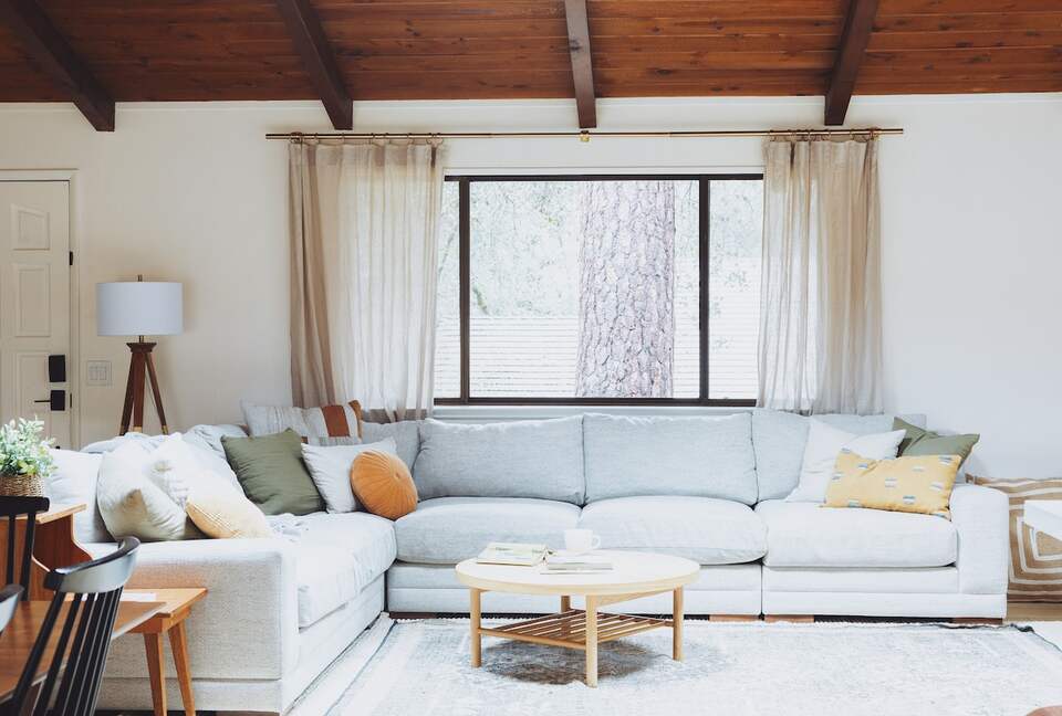 Modern Family Friendly Pine Mountain Lake Cabin | 30 miles from Yosemite - Groveland, California