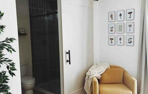 Modern Family Friendly Pine Mountain Lake Cabin | 30 miles from Yosemite - Groveland, California