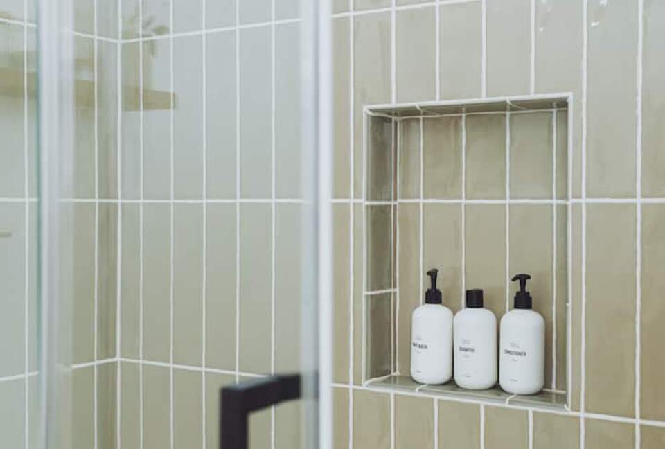 Modern Family Friendly Pine Mountain Lake Cabin | 30 miles from Yosemite - Groveland, California