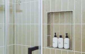 Modern Family Friendly Pine Mountain Lake Cabin | 30 miles from Yosemite - Groveland, California