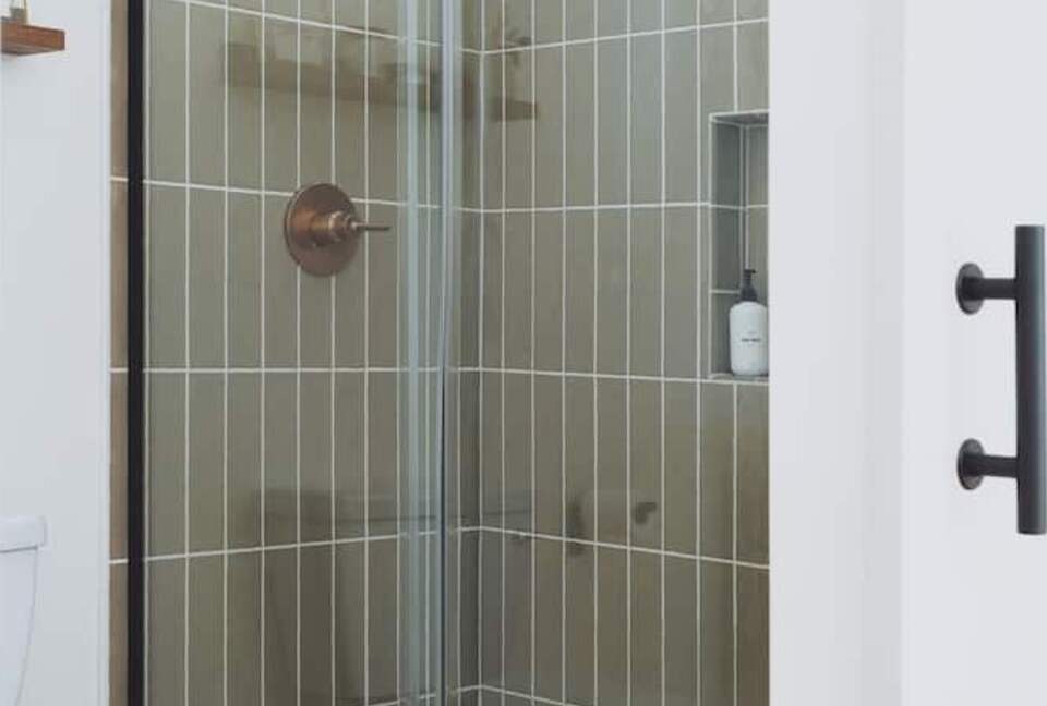 Modern Family Friendly Pine Mountain Lake Cabin | 30 miles from Yosemite - Groveland, California