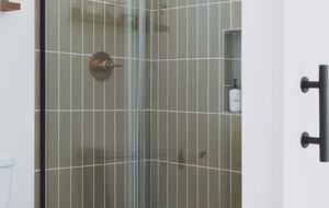 Modern Family Friendly Pine Mountain Lake Cabin | 30 miles from Yosemite - Groveland, California