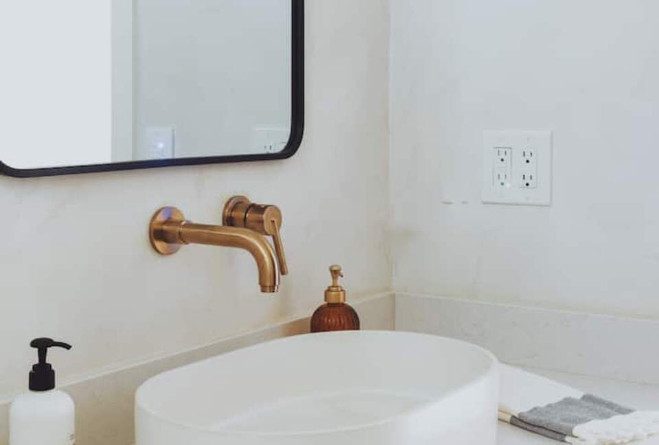 Modern Family Friendly Pine Mountain Lake Cabin | 30 miles from Yosemite - Groveland, California