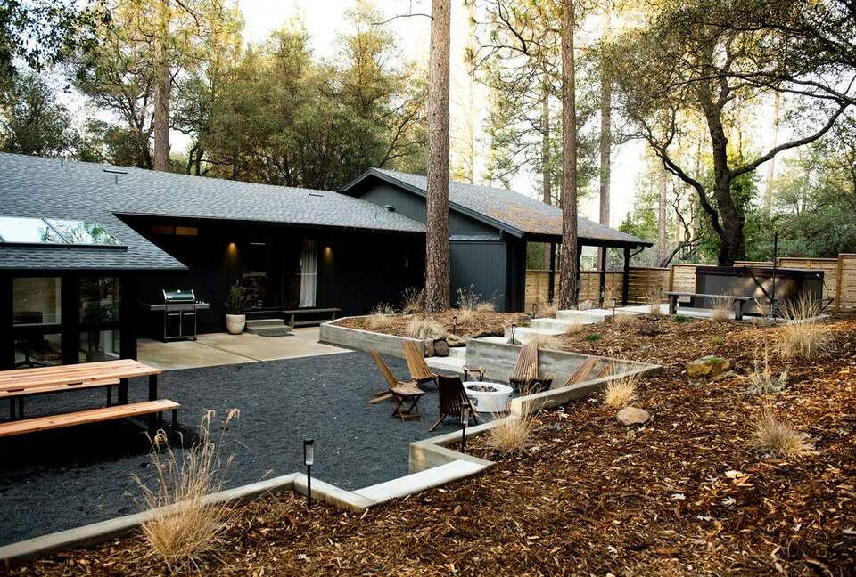 Modern Family Friendly Pine Mountain Lake Cabin | 30 miles from Yosemite - Groveland, California
