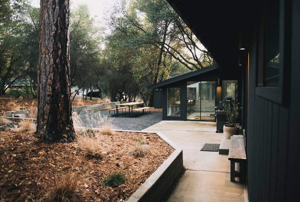 Modern Family Friendly Pine Mountain Lake Cabin | 30 miles from Yosemite - Groveland, California