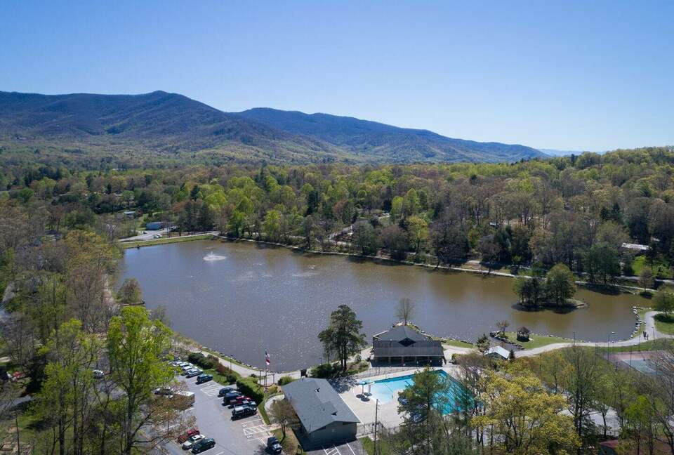 Modern Black Mountain Home Across from Lake Tomahawk - Black Mountain, North Carolina