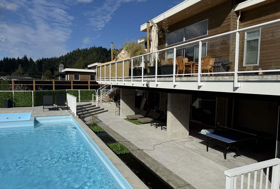 Private Valley Estate with Pool and Hot Tub near Sidney and Victoria - North Saanich, Canada