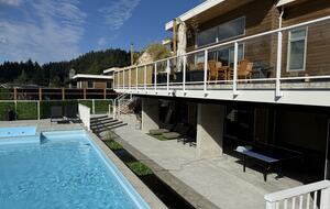 Private Valley Estate with Pool and Hot Tub near Sidney and Victoria - North Saanich, Canada