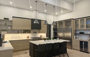 Private Valley Estate with Pool and Hot Tub near Sidney and Victoria - North Saanich, Canada