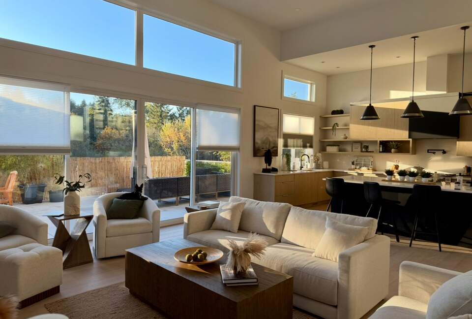 Private Valley Estate with Pool and Hot Tub near Sidney and Victoria - North Saanich, Canada