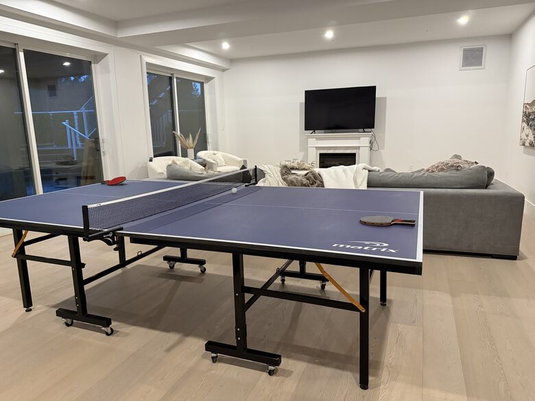 Private Valley Estate with Pool and Hot Tub near Sidney and Victoria - North Saanich, Canada