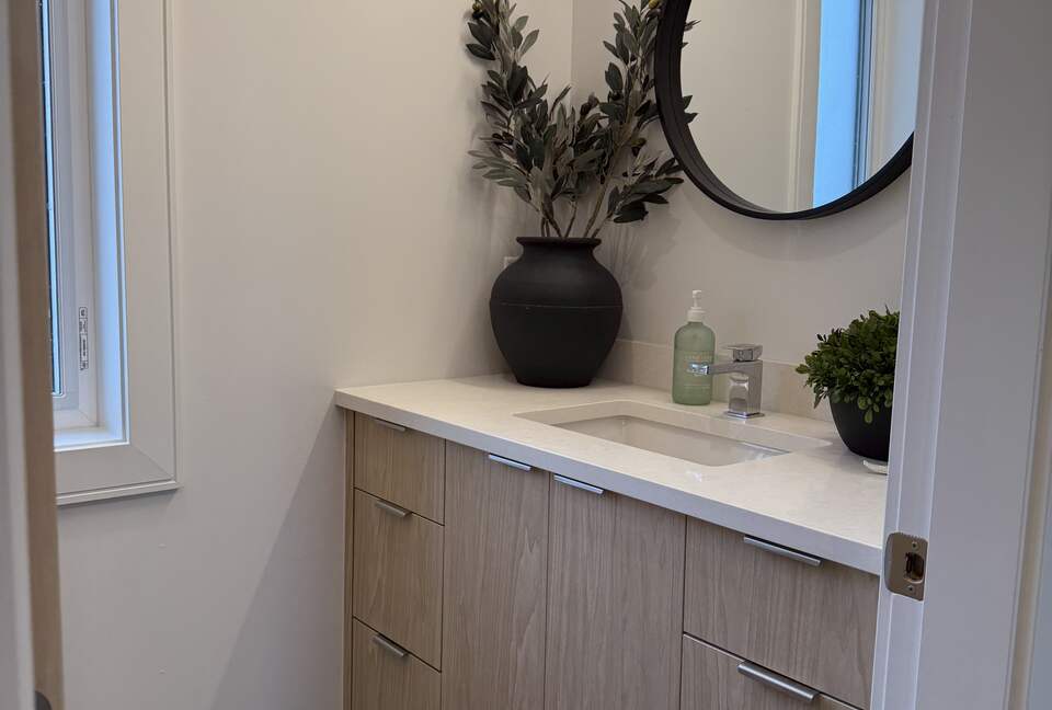 Private Valley Estate with Pool and Hot Tub near Sidney and Victoria - North Saanich, Canada