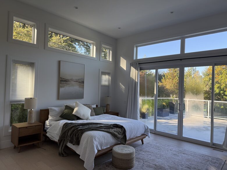 Private Valley Estate with Pool and Hot Tub near Sidney and Victoria - North Saanich, Canada