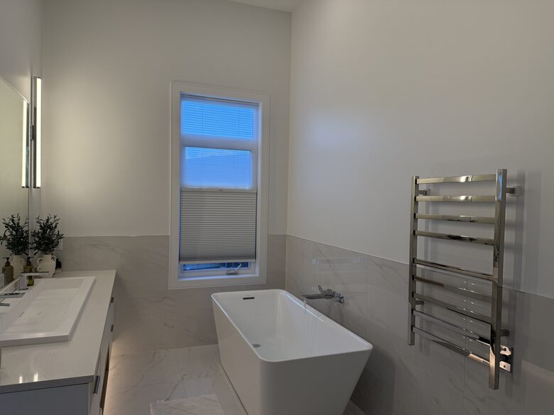 Private Valley Estate with Pool and Hot Tub near Sidney and Victoria - North Saanich, Canada