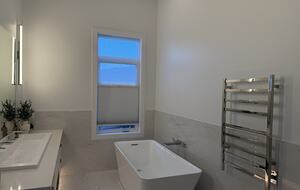 Private Valley Estate with Pool and Hot Tub near Sidney and Victoria - North Saanich, Canada