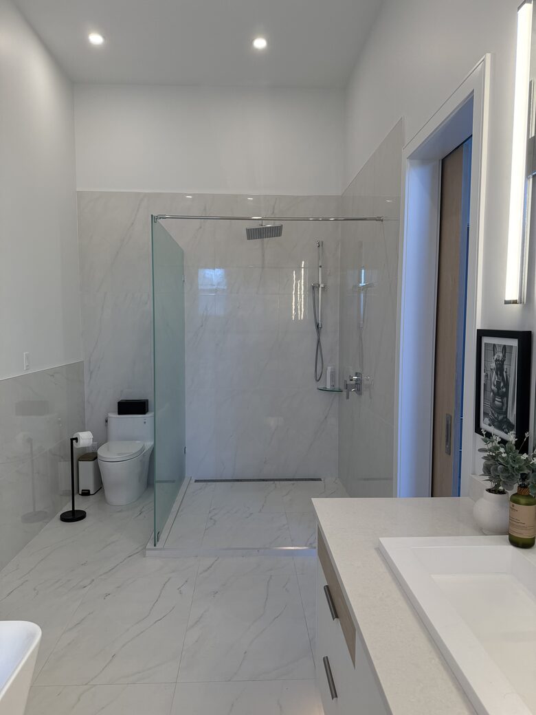 Private Valley Estate with Pool and Hot Tub near Sidney and Victoria - North Saanich, Canada