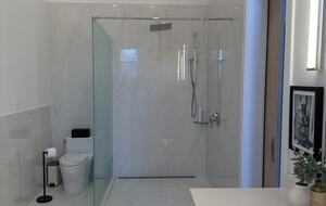 Private Valley Estate with Pool and Hot Tub near Sidney and Victoria - North Saanich, Canada