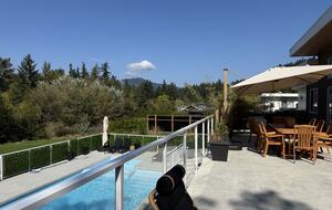 Private Valley Estate with Pool and Hot Tub near Sidney and Victoria - North Saanich, Canada