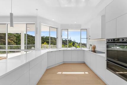 Elevated Ocean and Bay View Retreat Near Coolum’s Secluded Coves - Sunshine Coast, Australia