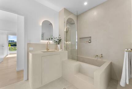 Elevated Ocean and Bay View Retreat Near Coolum’s Secluded Coves - Sunshine Coast, Australia