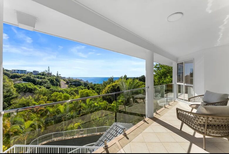 Elevated Ocean and Bay View Retreat Near Coolum’s Secluded Coves - Sunshine Coast, Australia