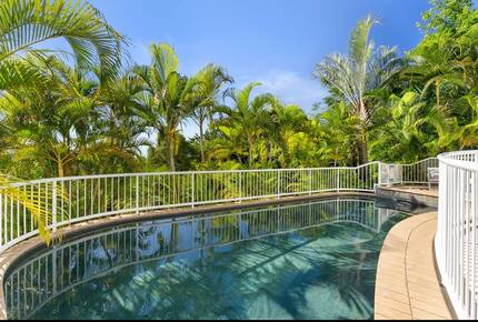Elevated Ocean and Bay View Retreat Near Coolum’s Secluded Coves - Sunshine Coast, Australia