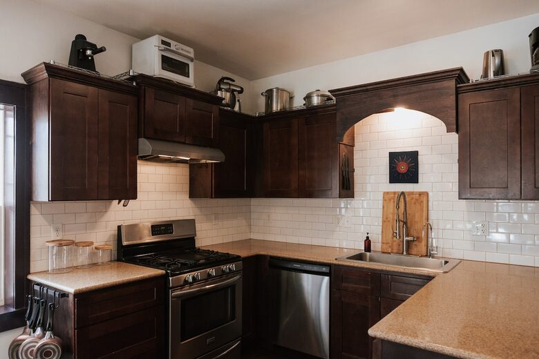 Midtown Springfield Bungalow with Walkable Location and Private Fenced Yard - Springfield, Missouri