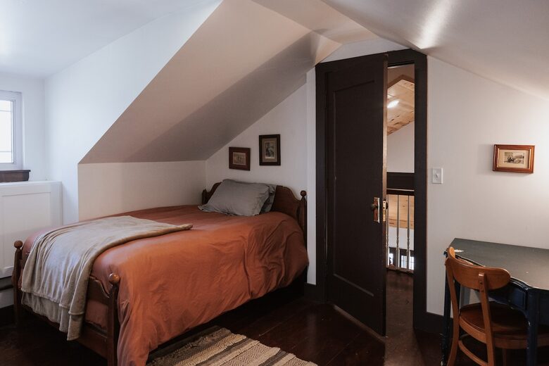 Midtown Springfield Bungalow with Walkable Location and Private Fenced Yard - Springfield, Missouri