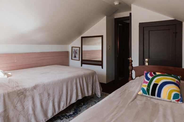 Midtown Springfield Bungalow with Walkable Location and Private Fenced Yard - Springfield, Missouri