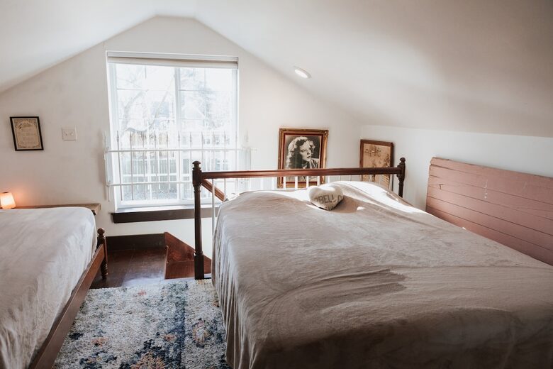 Midtown Springfield Bungalow with Walkable Location and Private Fenced Yard - Springfield, Missouri