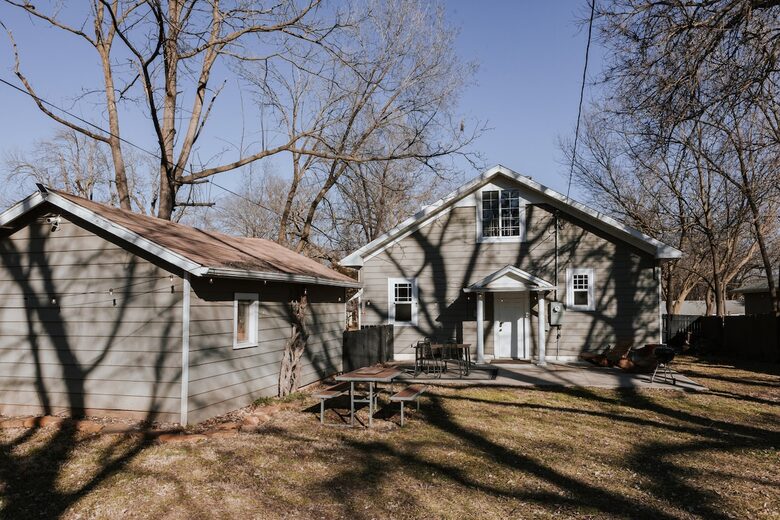 Midtown Springfield Bungalow with Walkable Location and Private Fenced Yard - Springfield, Missouri