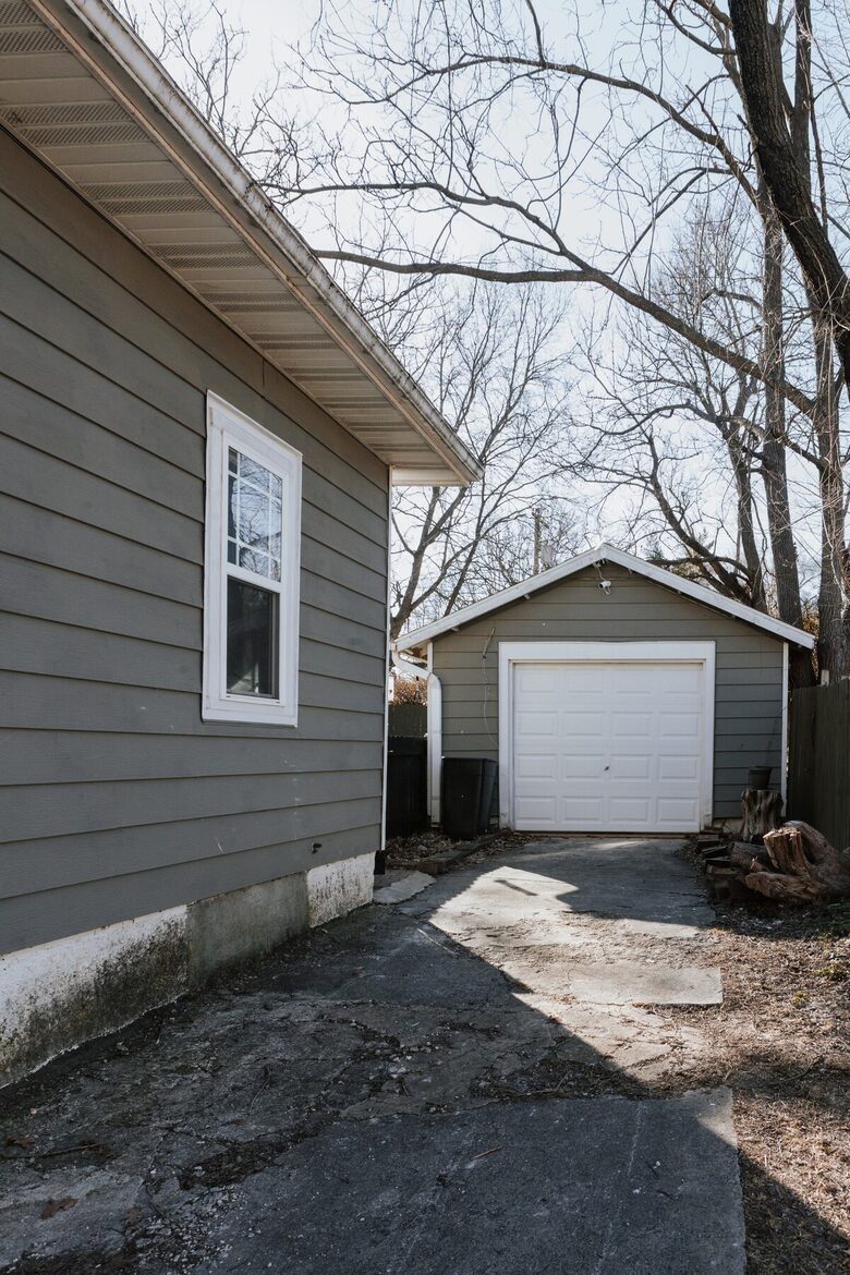 Midtown Springfield Bungalow with Walkable Location and Private Fenced Yard - Springfield, Missouri