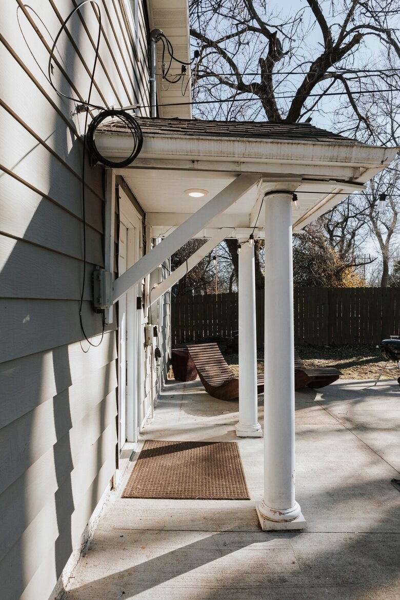 Midtown Springfield Bungalow with Walkable Location and Private Fenced Yard - Springfield, Missouri