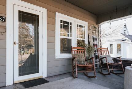 Midtown Springfield Bungalow with Walkable Location and Private Fenced Yard - Springfield, Missouri