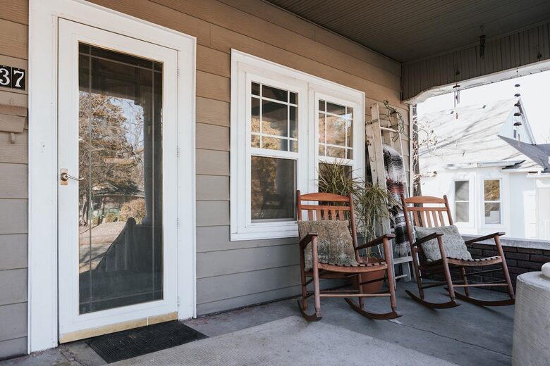 Midtown Springfield Bungalow with Walkable Location and Private Fenced Yard - Springfield, Missouri