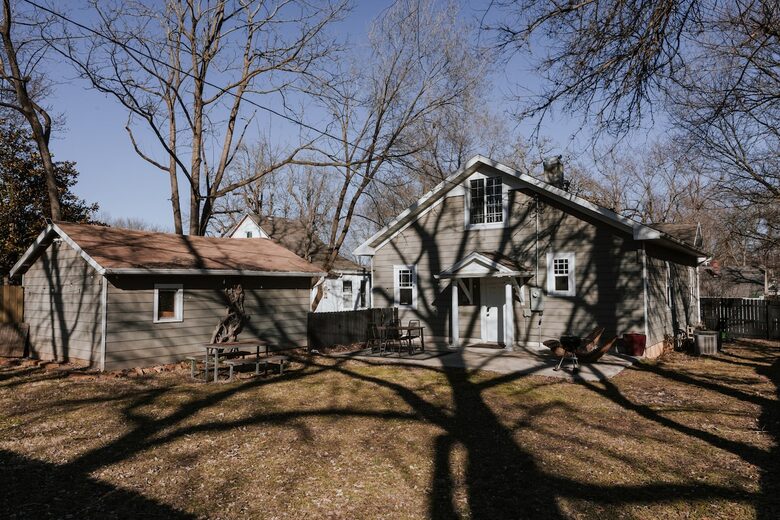 Midtown Springfield Bungalow with Walkable Location and Private Fenced Yard - Springfield, Missouri